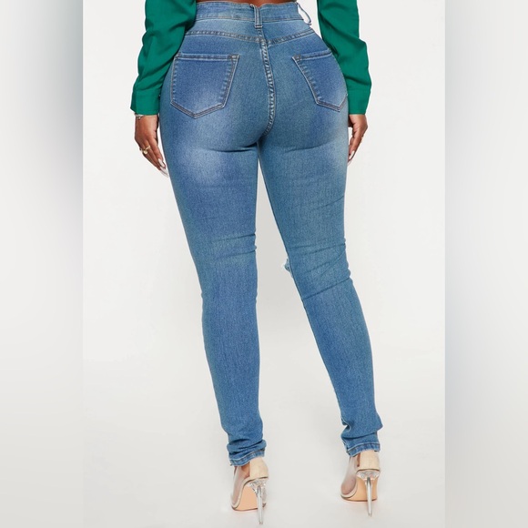 Fashion Nova Distressed Jeans Medium Wash-Size 9/10 NWT💙 - Picture 3 of 5